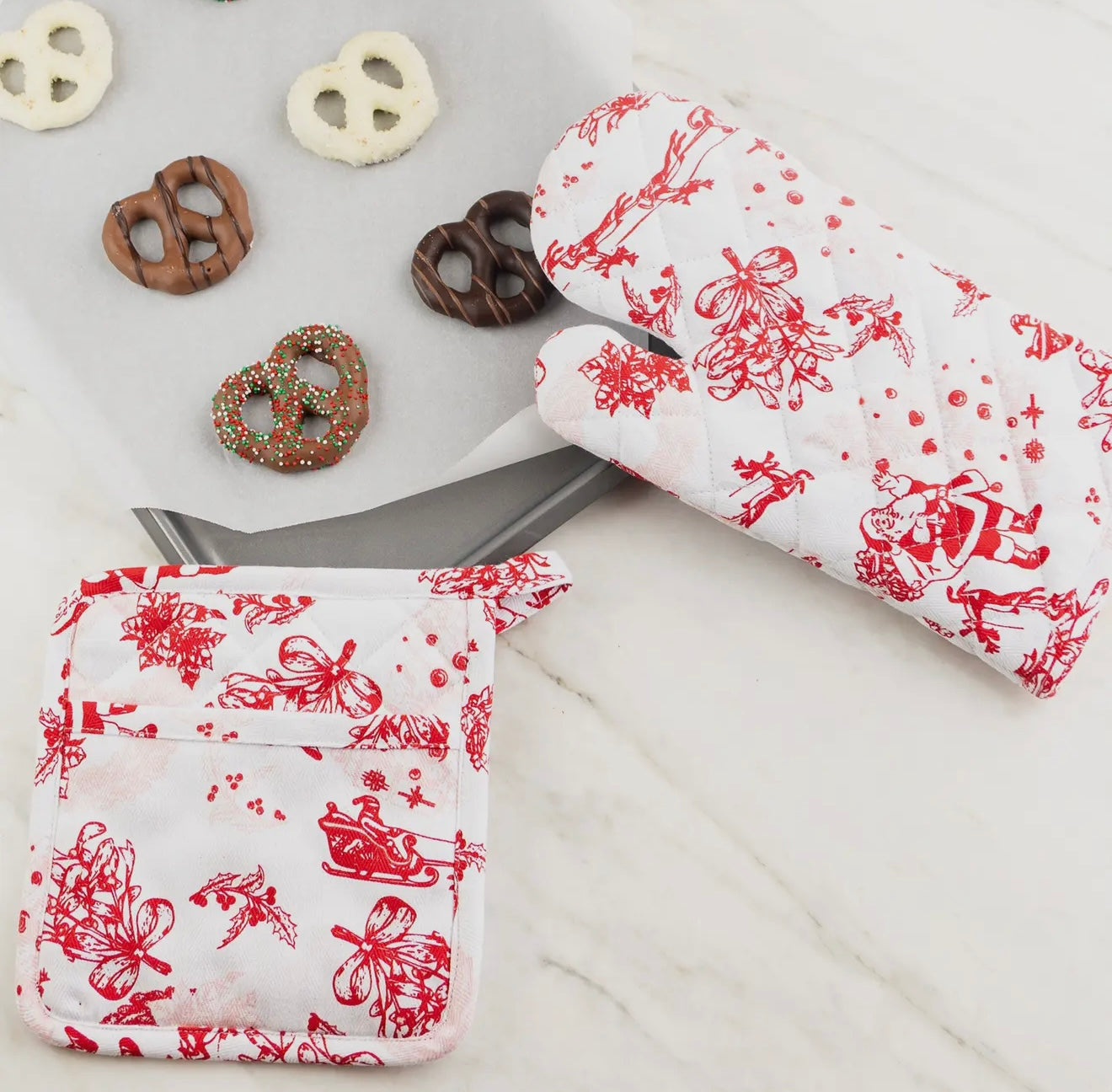 Santa Toile Oven Mitt Set